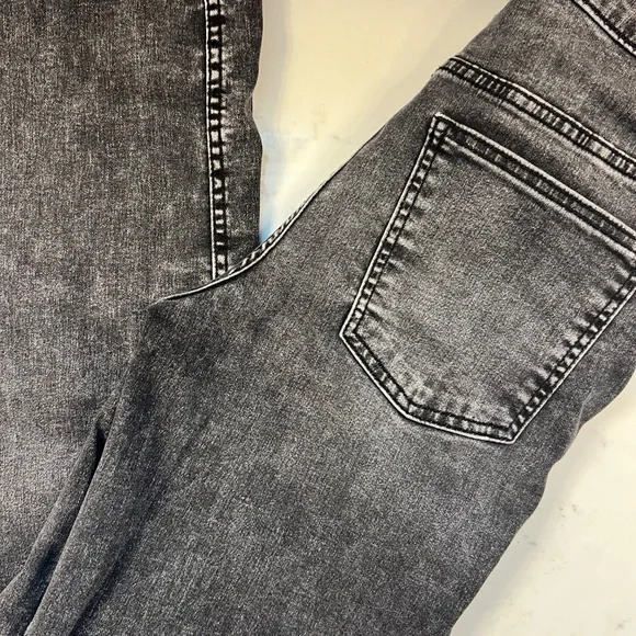 Kut from the Kloth straight leg Melissa Jeans - Picture 2 of 5